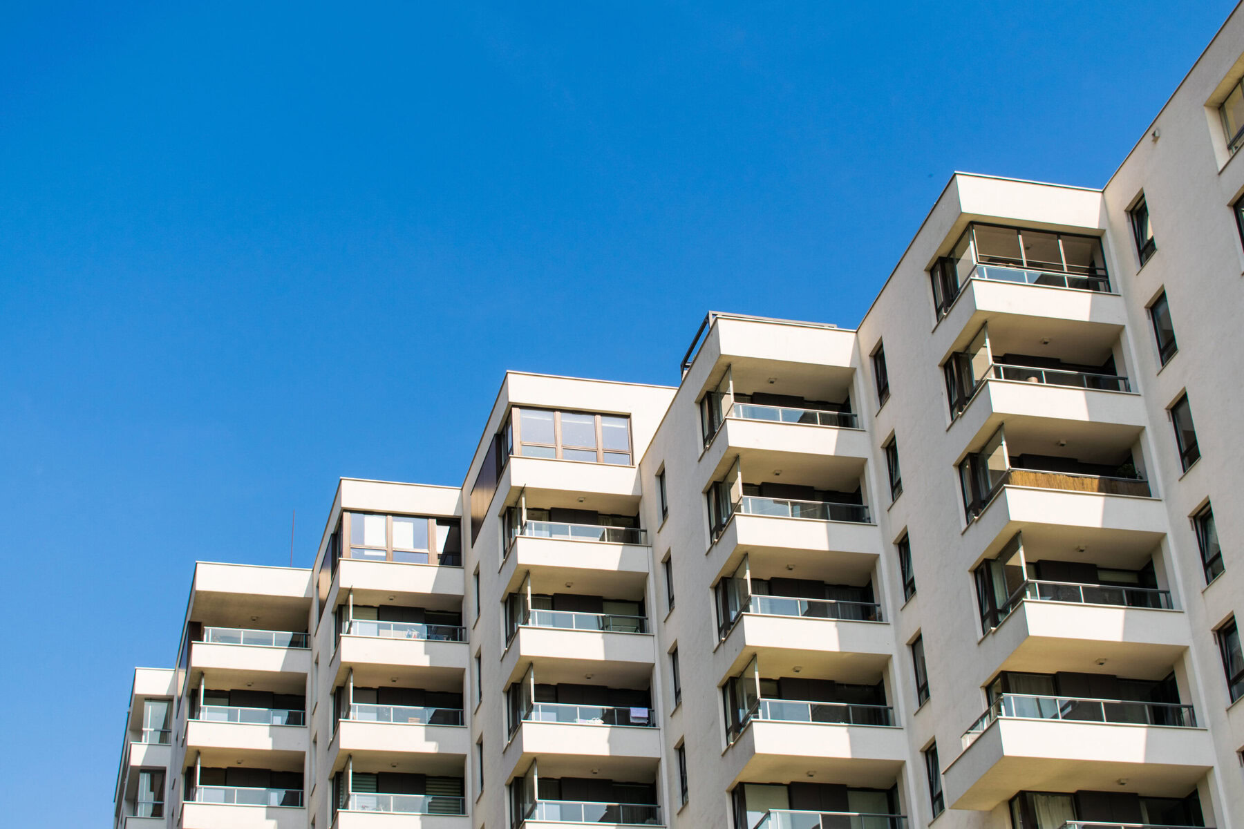 Inside the Mud-Walled High-Rise That Cools Itself